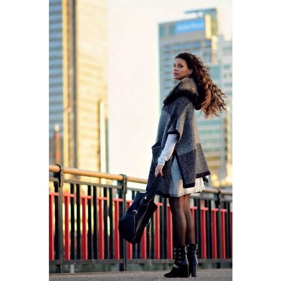 Zara Rare Tan Grey Oversized Cape Poncho Coat Fur Hood Bloggers Size Small - Picture 2 of 12